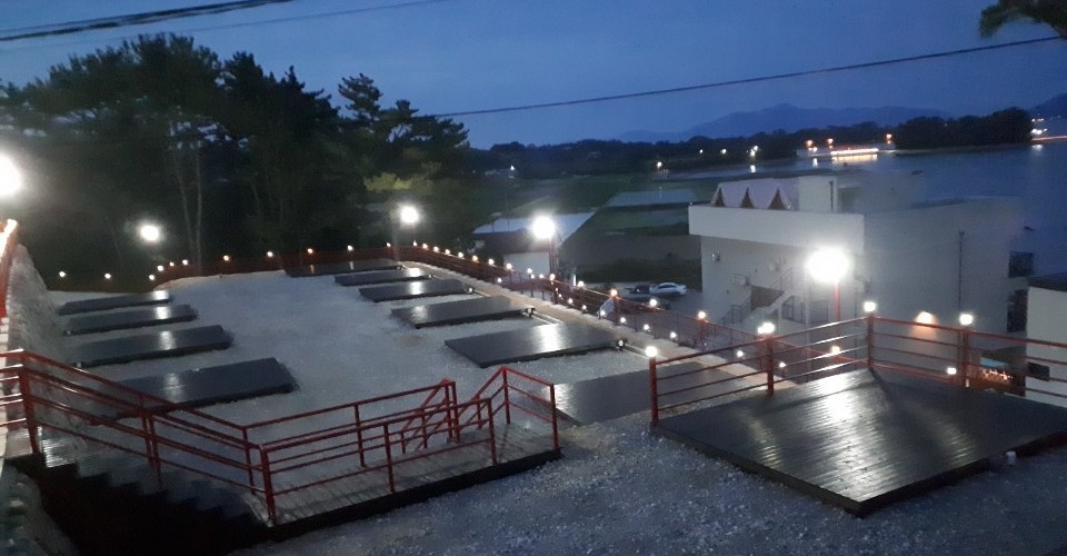 명도그 오토 캠핑장