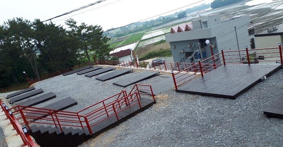 명도그 오토 캠핑장