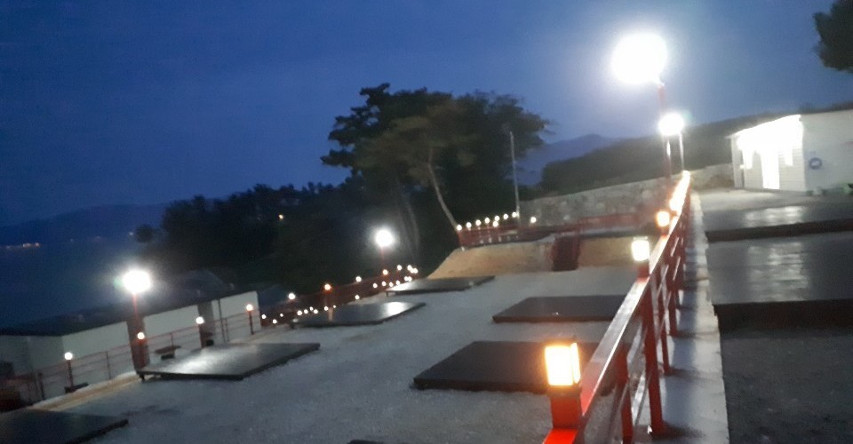 명도그 오토 캠핑장